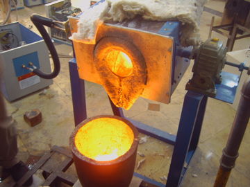 24 giờ Không ngừng hoạt động Lò nung chảy cảm ứng sắt / thép Thiết bị xử lý nhiệt, 340V-430V
